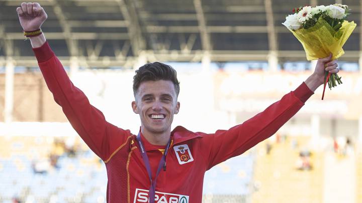 Carlos Mayo tras conquistar el oro en 10000 en los Europeos sub-23 de Polonia