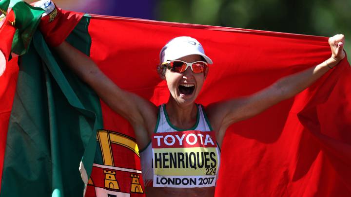 Inés Henriques celebra su éxito.