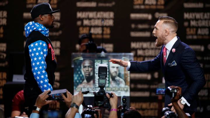 Floyd Mayweather y Conor McGregor durante el primer cara a cara de su gira Mundial en Nueva York.