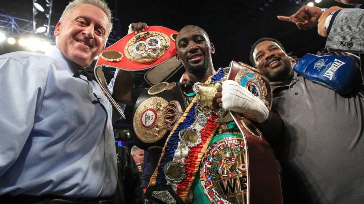 Terence Crawford tras ganar a Julius Indongo por los cuatro títulos del peso superligero.