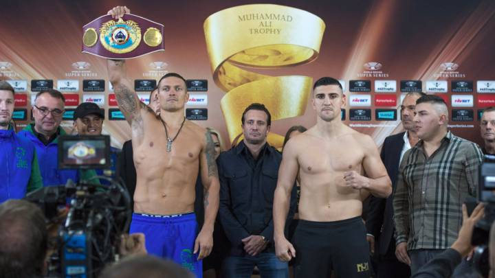 Oleksandr Usyk y Marco Huck en el pesaje previo a su combate en las World Boxing Super Series de boxeo