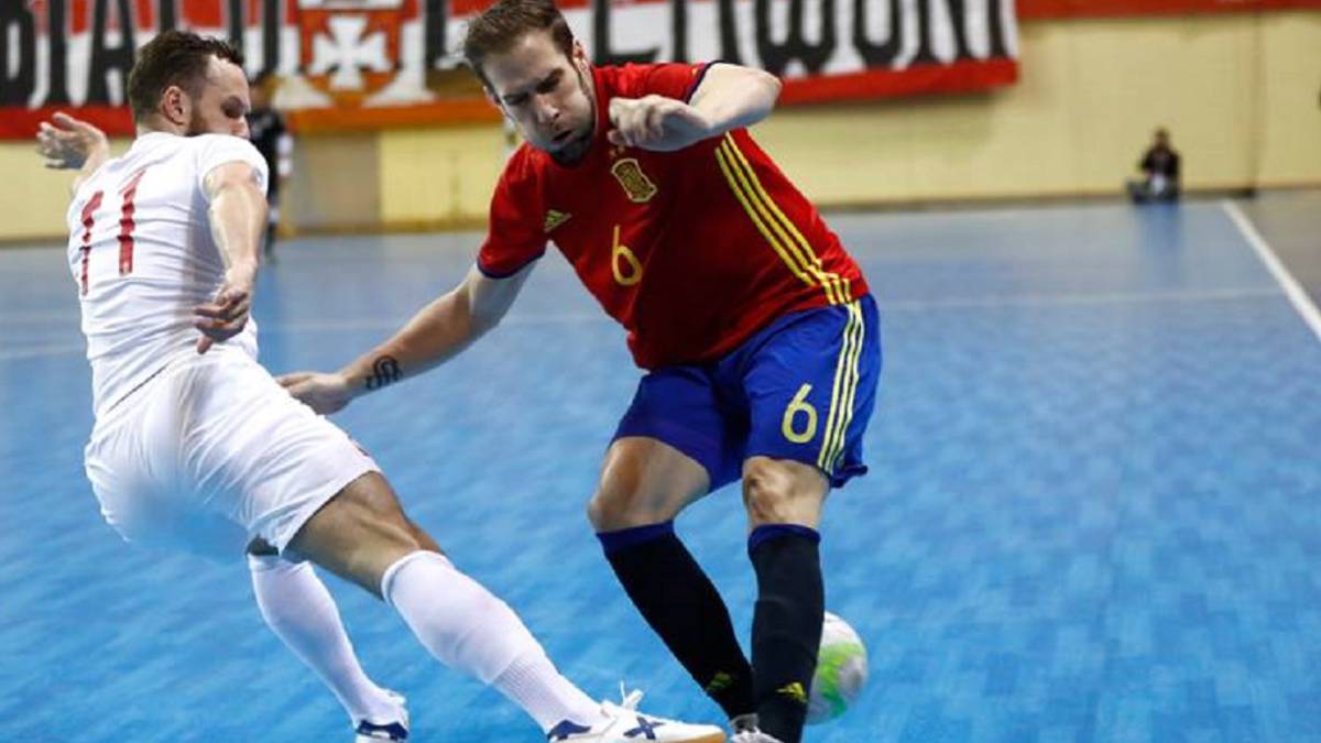 España ganó 2-3 a a Eslovaquia, Solano marcó dos goles.