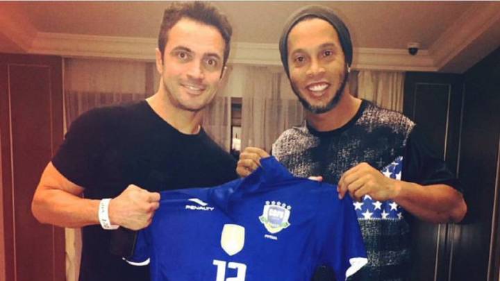 Radamel Falcao y Ronaldinho podrían jugar juntos en la selección brasileña de Fútbol Sala.