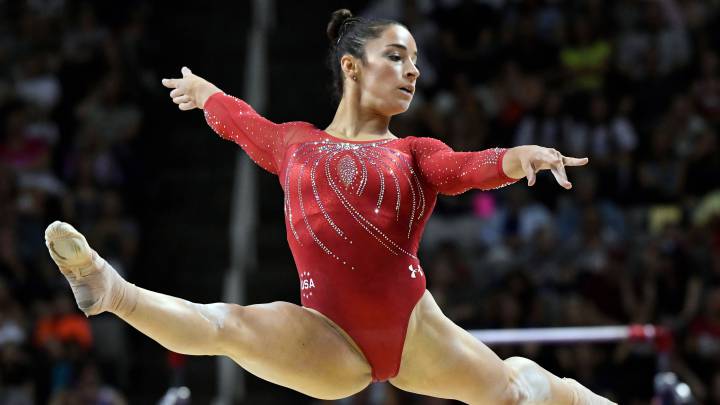 La gimnasta Aly Raisman compite durante el ejercicio de suelo en los Juegos Olímpicos de Río 2016.