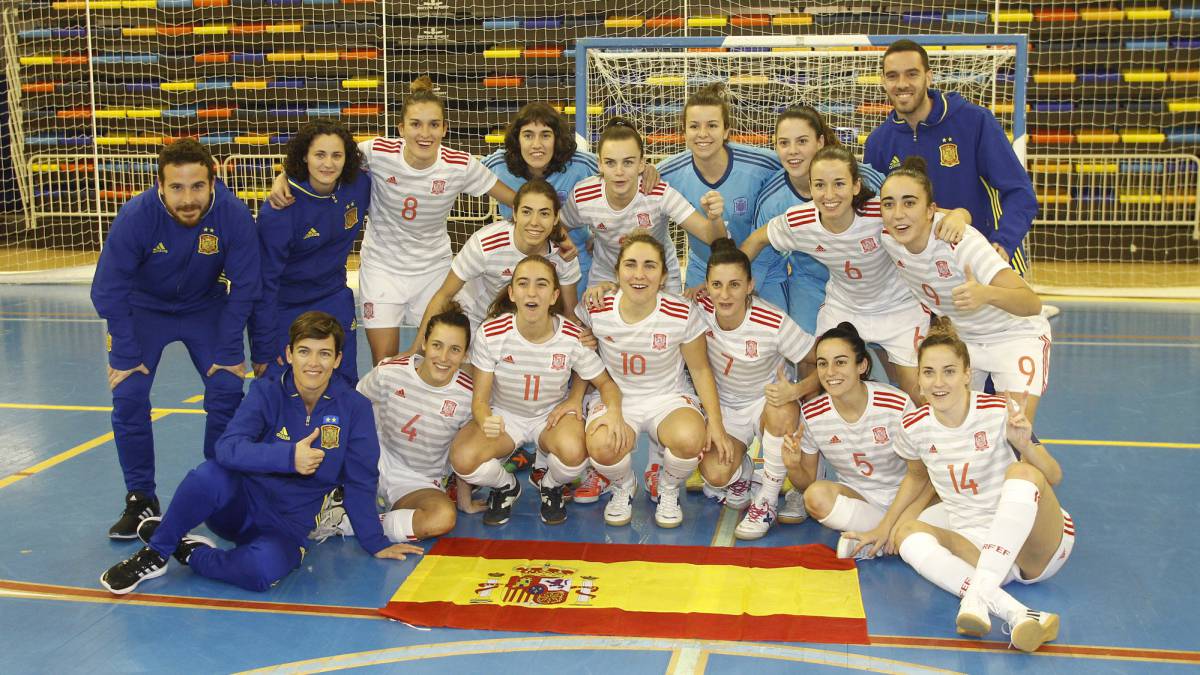 La Selección Española de fútbol sala femenino sigue - AS.com