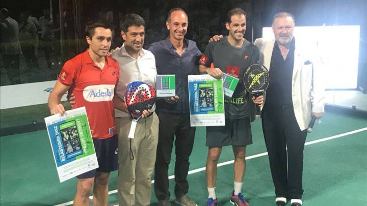 Belasteguín (izquierda) y Juan Martín (segundo por la derecha), en Buenos Aires.