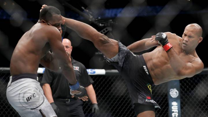 Ronaldo Souza gana por KO en el 1º asalto del UFC Charlotte a Derek Brunson.