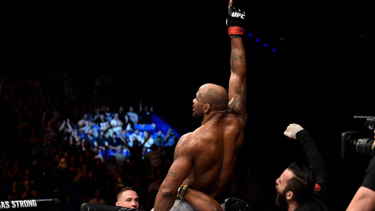 Resumen y resultado del UFC 221: Yoel Romero gana por KO a Luke Rockhold.