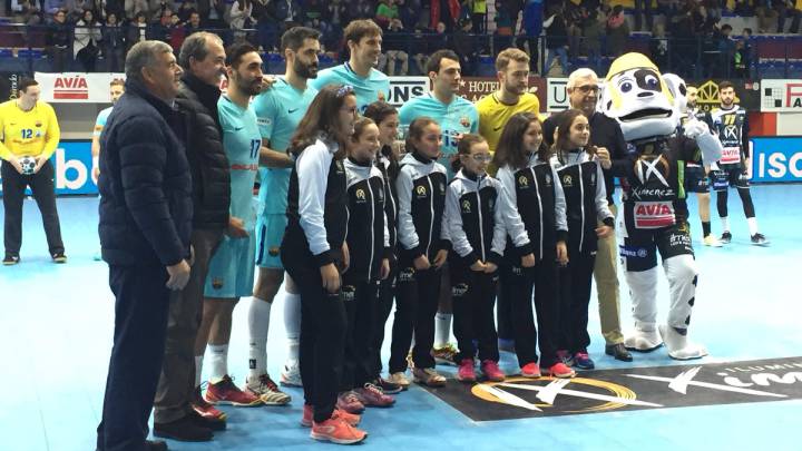 Los campeones del Barça, homenajeados.