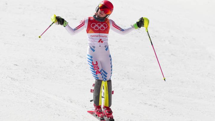 Mikaela Shiffrin reacciona tras cruzar la línea de meta de la prueba de eslalon en los Juegos Olímpicos de Invierno, donde se quedó fuera del podio.