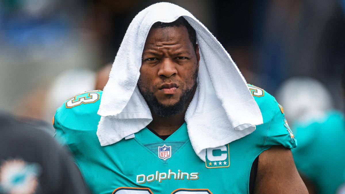 Ndamukong Suh llega a los Carneros