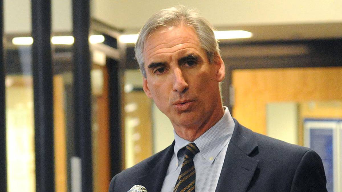 La XFL nombra comisionado a Oliver Luck, padre de Andrew