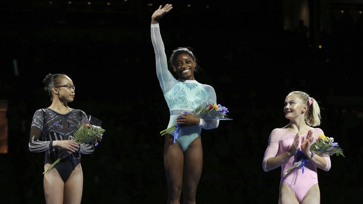 Simone Biles en lo más alto.