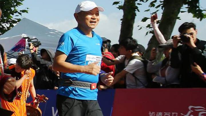Jin Feibao durante uno de los 100 maratones que ha completado durante 100 días consecutivos.