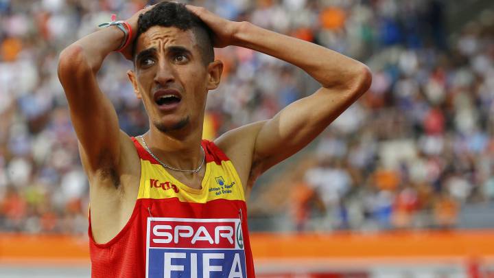 Ilias Fifa tras ganar el oro en 5.000 metros en los Europeos de Ámsterdam de 2016.