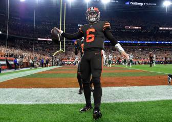 ¡Por Dios! ¡Por Dios! ¡¡¡Baker Mayfield ha saltado al campo!!!