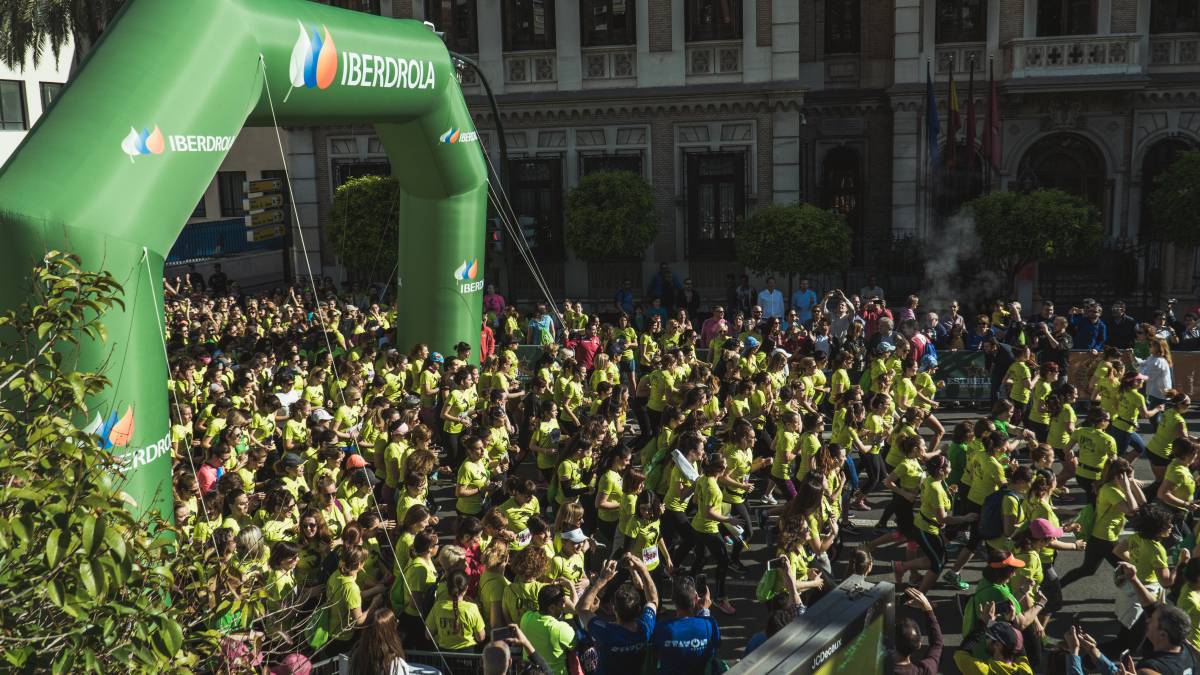 Exito de la ‘Marea Verde’. Las ciudades de Murcia, Sevilla, Santander, Zaragoza y Gijón salieron a la calle para participar en el Tour Mujer, Salud y Deporte.