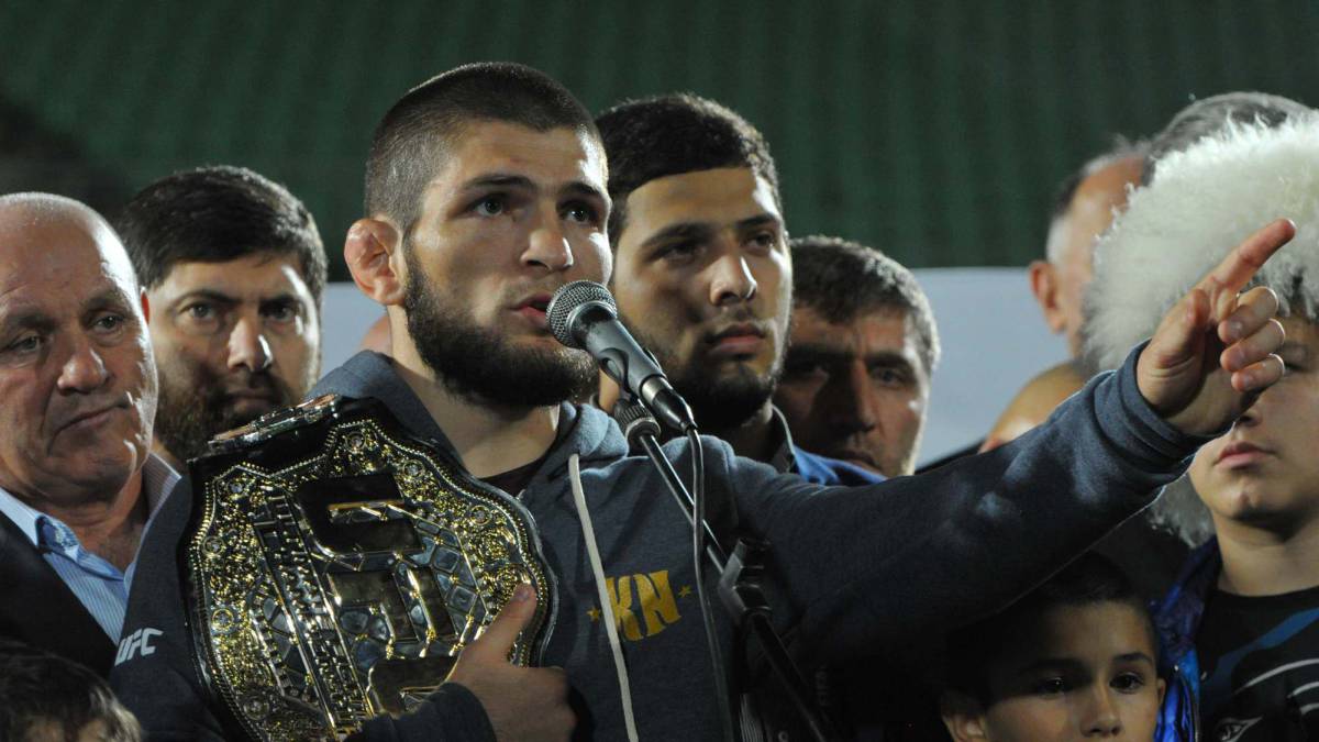 Khabib Nurmagomedov, campeón del peso ligero de la UFC interviene durante el recibimiento que tuvo en el Anzhi Arena tras su victoria ante Conor McGregor en el UFC 229.