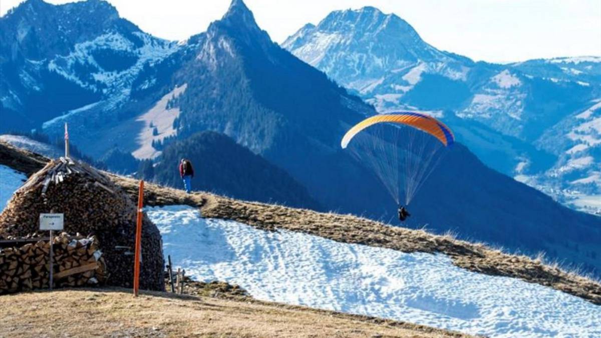 Un parapentista español atrapado en el Himalaya no puede ser rescatado por ahora