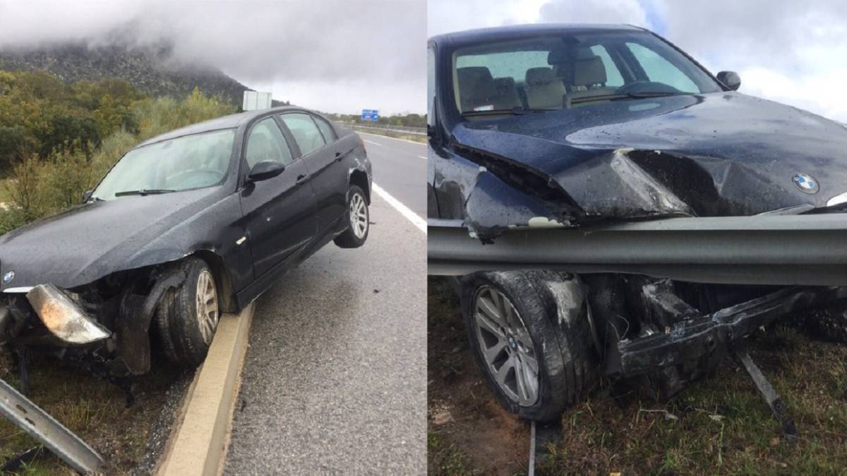 Imagen del coche de Álvaro Rodríguez tras el accidente de tráfico que sufrió.