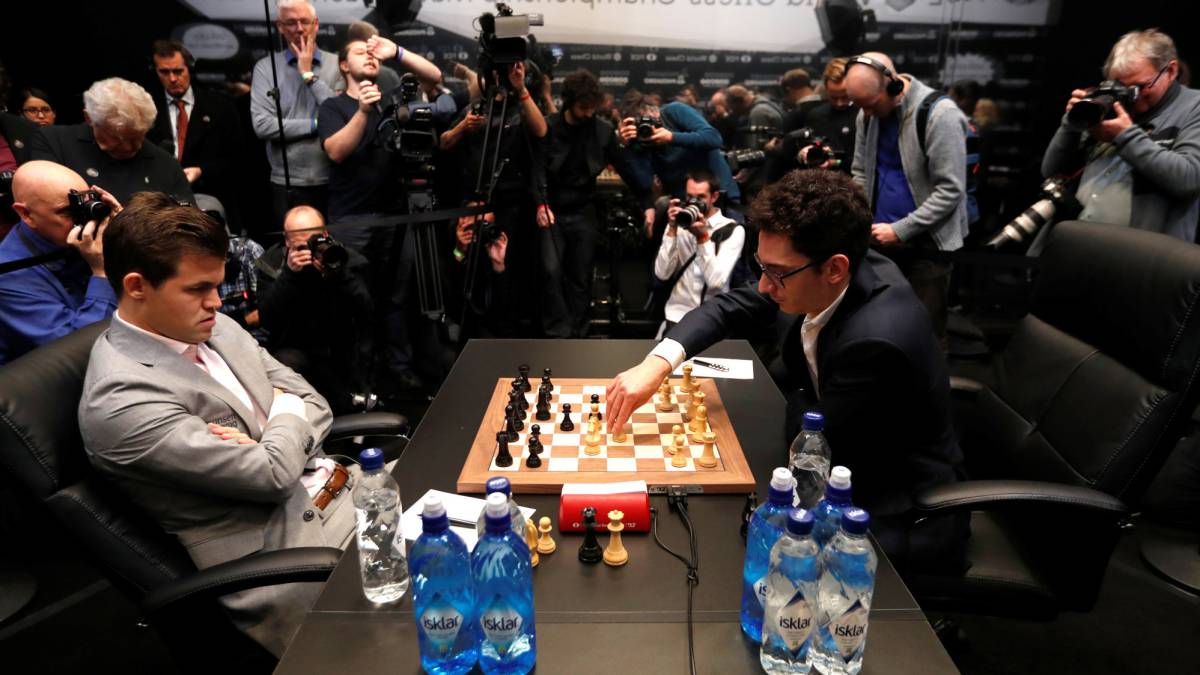Carlsen regala tablas a un apurado Caruana: al desempate