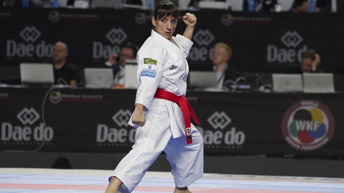 Sandra Sánchez compite durante la final de kata de los Mundiales de Madrid.