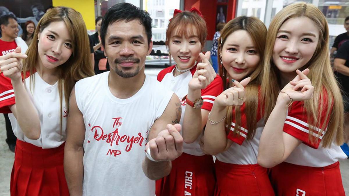 Pacquiao se toma un descanso con las chicas de K-Pop
