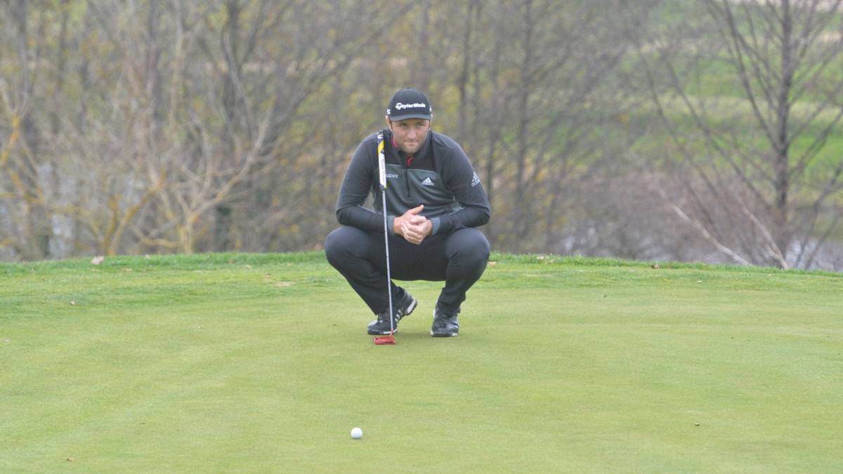Así es una jornada junto a Rahm en un campo de golf