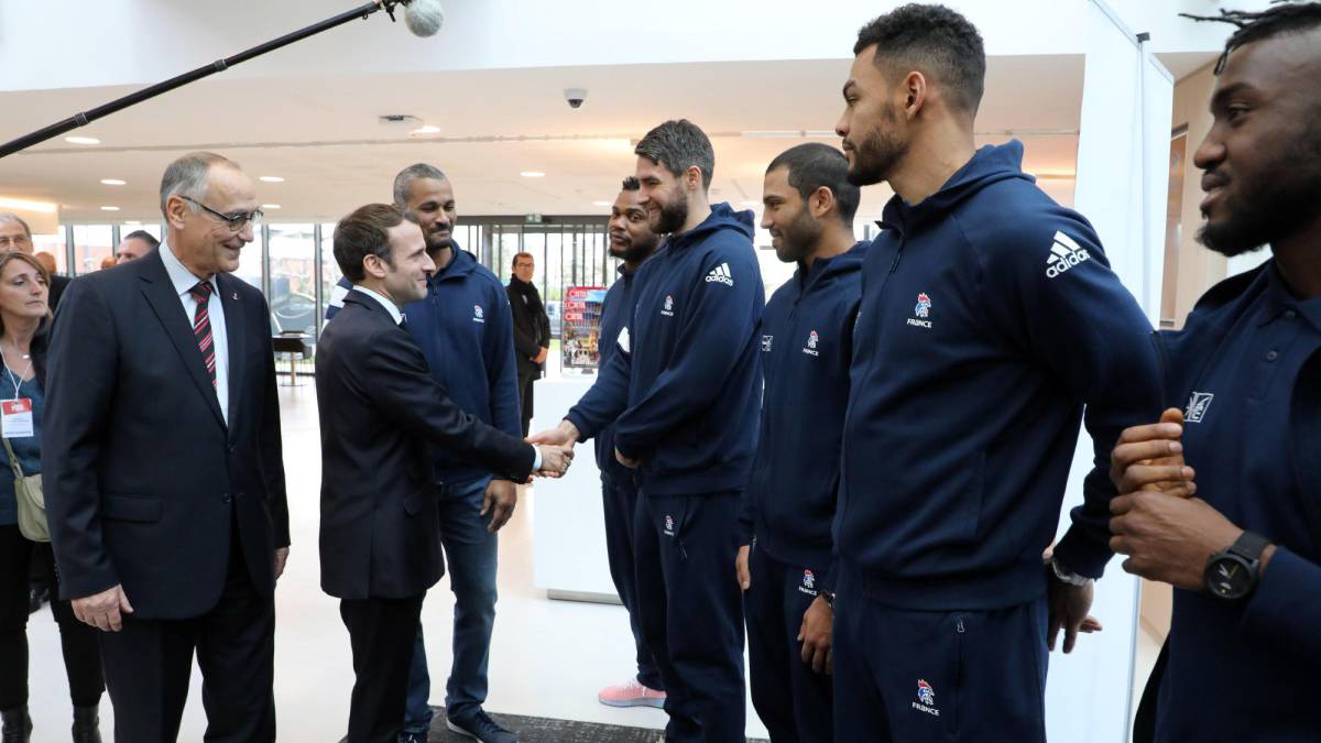 El presidente Macron despide a su selección en Creteille