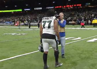 Tensión en la NFL: un jugador se encara con un cámara de TV por grabarle tras ser eliminado