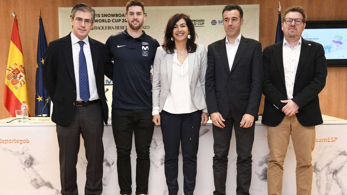 Rafael Fernández de Alarcón, May Peus, María José Rienda, Lucas Eguibar y Xavier Ubeira, durante la presentación de la Copa del Mundo de Baqueira-Beret y la Copa de España Movistar de Snowboard en el Consejo Superior de Deportes.