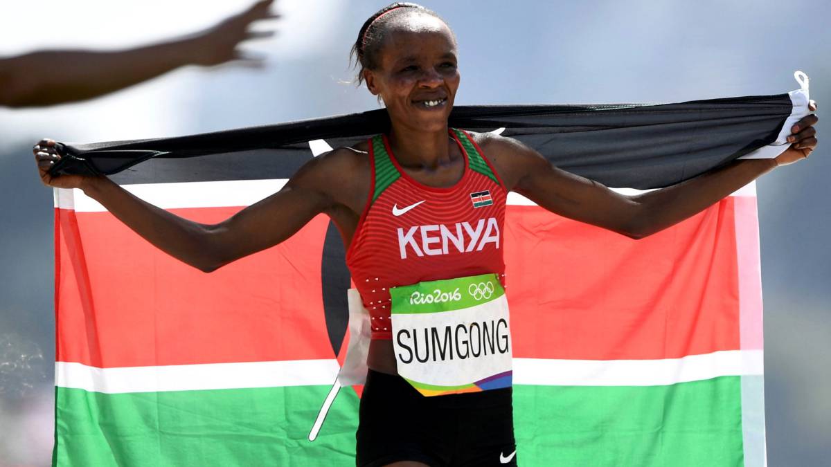 Jemima Sumgong celebra su victoria en la prueba de maratón femenina de los Juegos Olímpicos de Río 2016.
