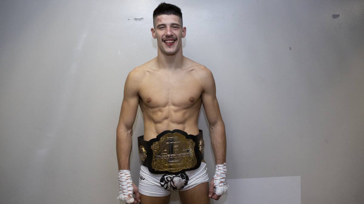 Joel Álvarez firma con UFC.