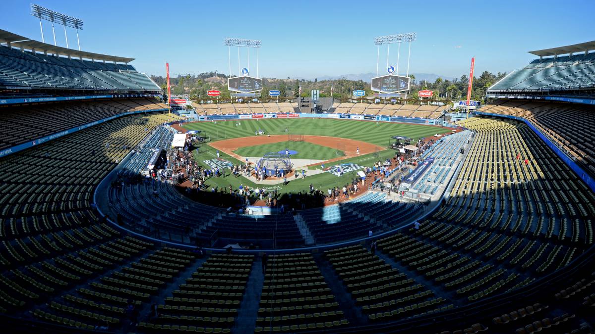 Imagen del Dodger Stadium de Los Ángeles antes del encuentro de las Series Mundiales entre Los Angeles Dodgers y los Boston Red Sox.