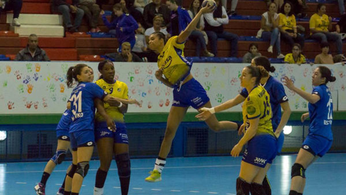 El Rocasa defiende 10 goles para seguir en la Challenge Cup