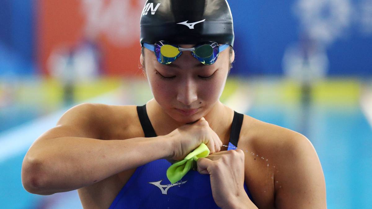 Rikako Ikee se prepara para competir en los 50 metros mariposa en los Juegos Asiáticos de Yakarta 2018.