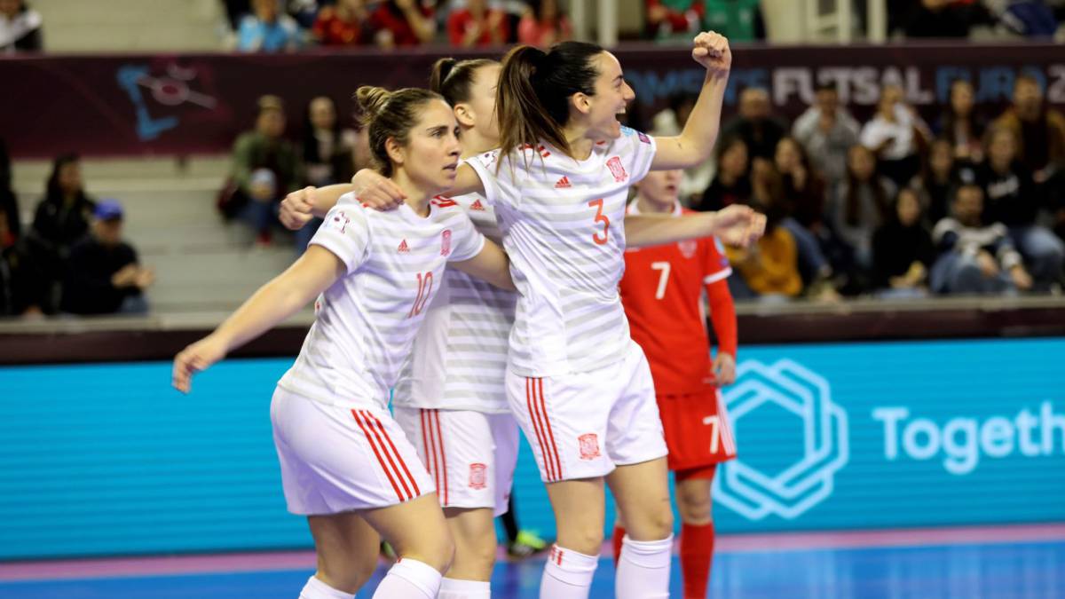 Lucía celebra su gol con España ante Rusia.