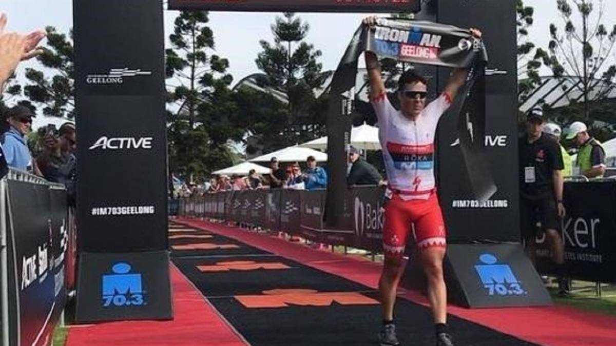 Gómez Noya debuta y gana el Medio Ironman de Geelong