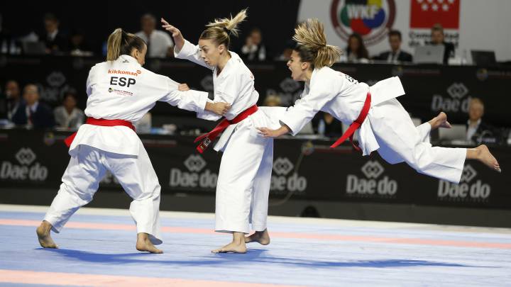 Imagen del equipo español de kata femenino durante los Mundiales de Karate de Madrid.