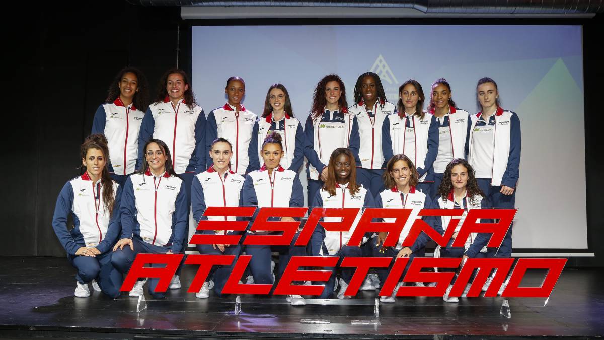 Las componentes de la Selección femenina de atletismo que competirá desde mañana hasta el domingo en los Europeos de pista cubierta de Glasgow (Escocia).