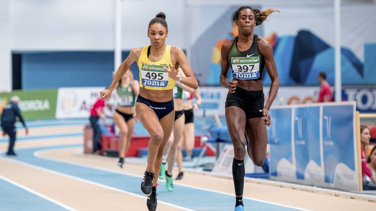 Salma Paralluelo esprinta con Aauri Bokesa en los Nacionales de Antequera.