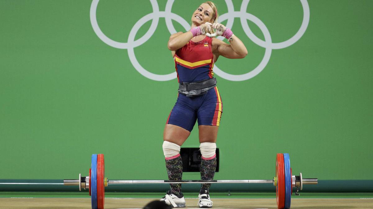 Lydia Valentín celebra su medalla en los Juegos Olímpicos de Río 2016.