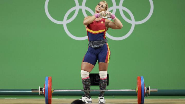 Lydia Valentín celebra su medalla en los Juegos Olímpicos de Río 2016.