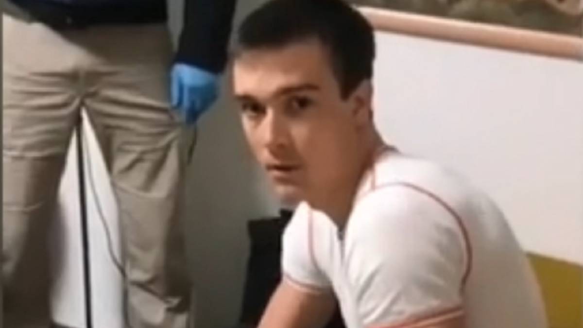 El esquiador austriaco Max Hauke, cazado por la policía en plena transfusión sanguínea.