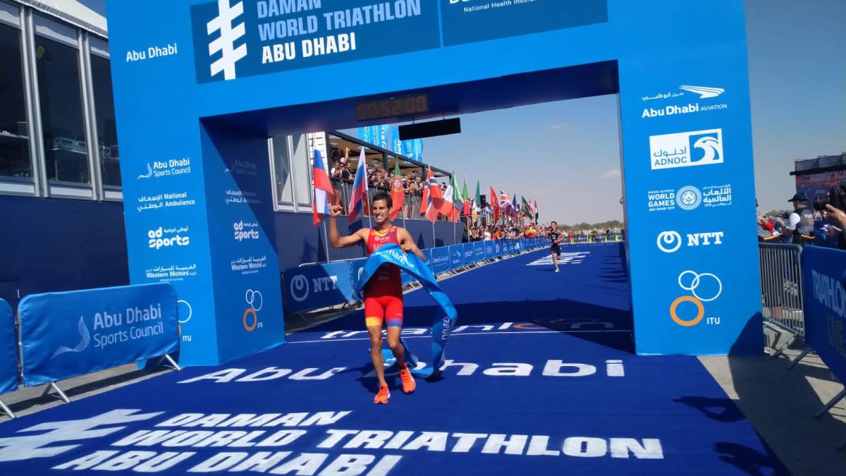 Un Mario Mola enorme gana en Abu Dabi con Alarza tercero