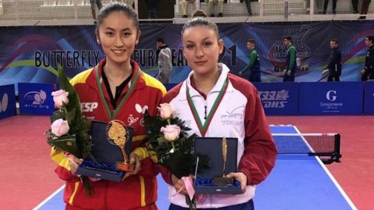 Sofía Xuan Zhang, a la izquierda