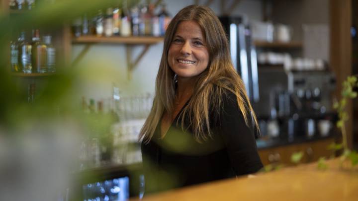 La esquiadora sueca Pernilla Wiberg posa en el hotel que regenta en la estación de esquí sueca de Idre Fjäll.