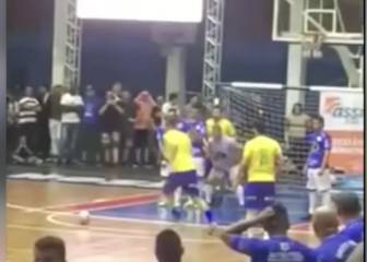 Falcão se inventa un libre directo que no existía