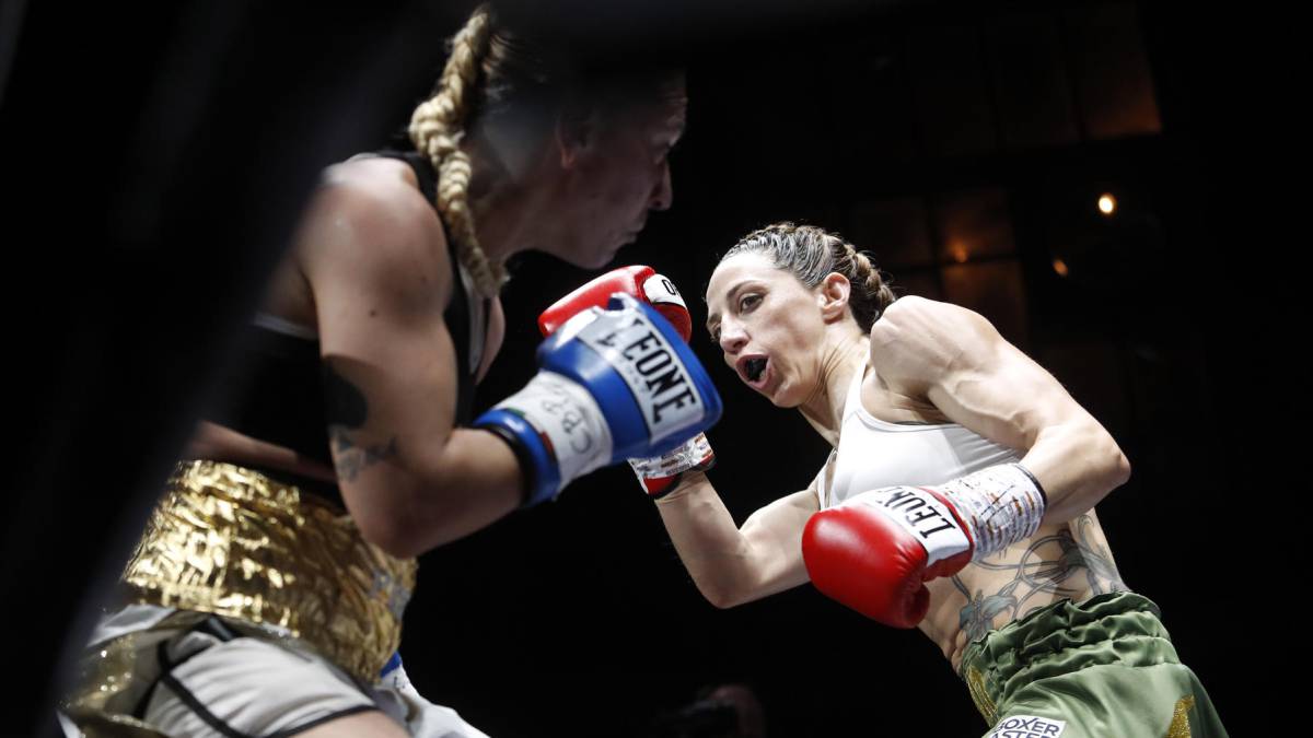 Crónica del Monday Battle at the Theatre II: Jennifer Miranda vs Vanessa Caballero.
