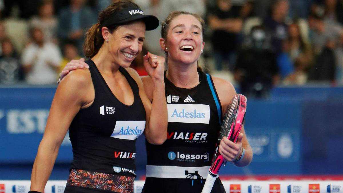 Las españolas Marta Marrero y Marta Ortega celebran su victoria en el Vigo Open 2019, cuarto torneo del Pádel World Tour.
